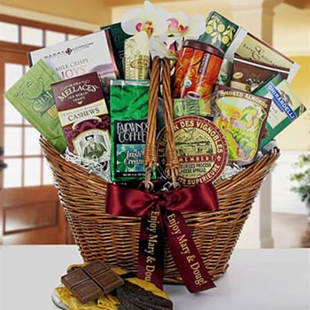Personalized Deluxe Gourmet Gift Basket